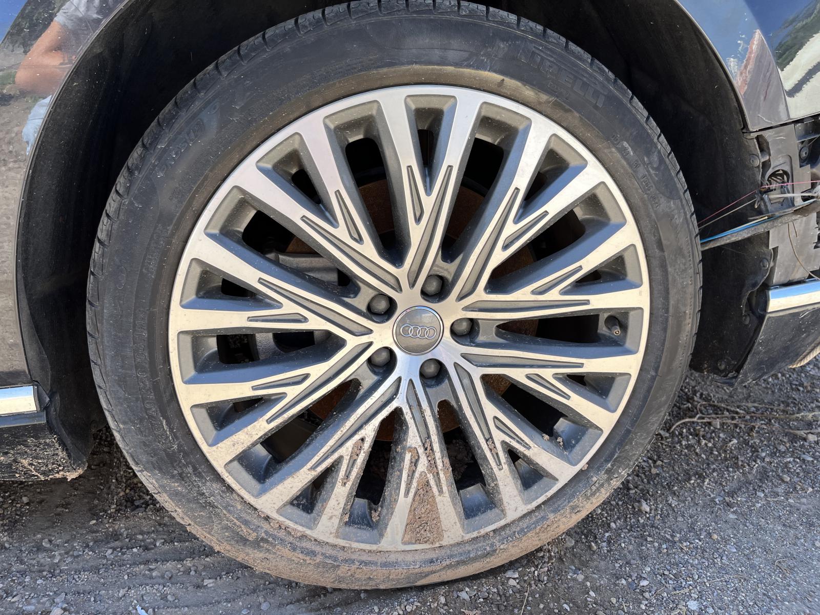 ./imagenes/INVOICE/2019/17860/AUDI A8 L (8).JPG